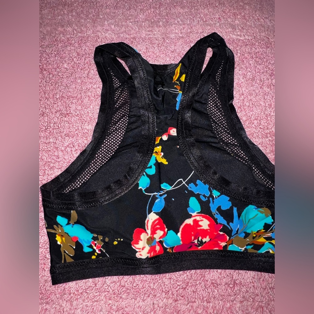 Volcom Racerback Style🌺 Swim Top - Picture 4 of 4